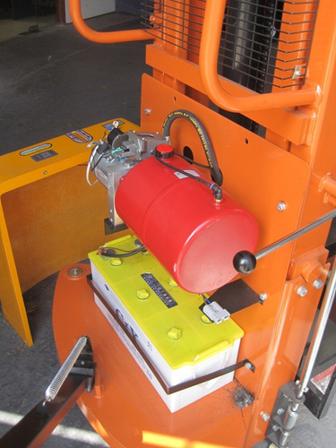 Apilador Semielectrico Equus 1500kg 3m
