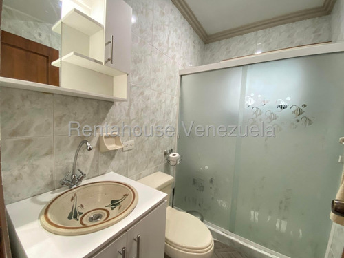 Apartamento En Venta En Urbanización La Soledad Con Planta Eléctrica Total Pozo De Agua Excelente Condominio Nela 25-21841