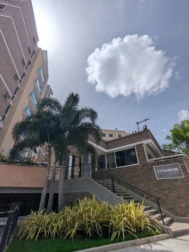 Apartamento En Mañongo, Residencias Titanium Suite. Obra Blanca