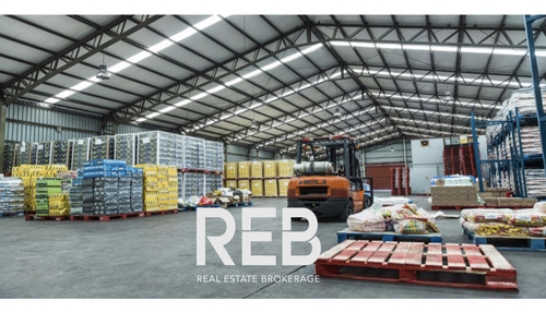Bodega En Sector Industrial Con Excelente Accesos Y Vias
