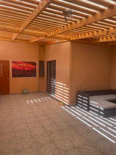 Casa 3 Dormitorios, 2 Baños 1/2