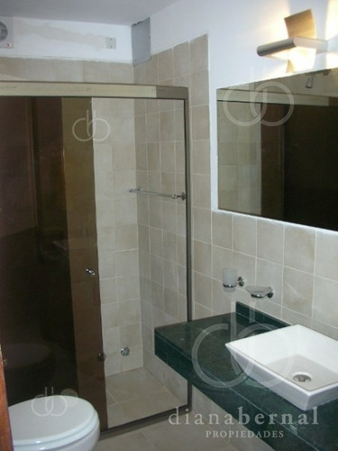 Punta Del Este, Paradas Mansa, Casa De 4 Dormitorios Y Servicio, Con Piscina.- Ref: 41208