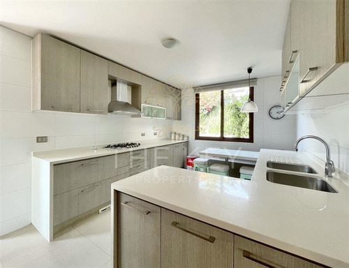 Casa En Venta De 4 Dormitorios En La Reina
