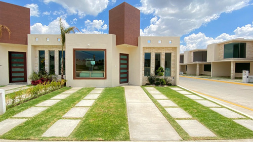 Imagen 1 de 14 de Casa En Venta En Pachuca 2 Recámaras 150m Fracc. Con Alberca
