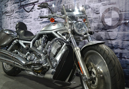 Harley Davidson Vrod 1200cc, Super Entera Y Con Mucho Cromo