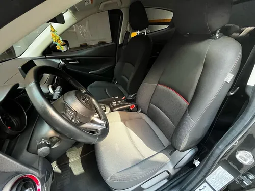 Mazda 2 Sport 1,5 AT Touring Carbón Edition