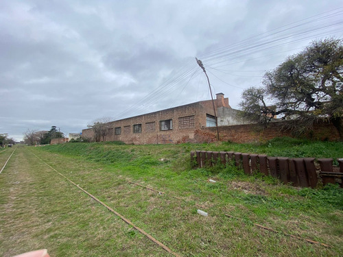 Se Vende Galpón Ferroviario En Pergamino