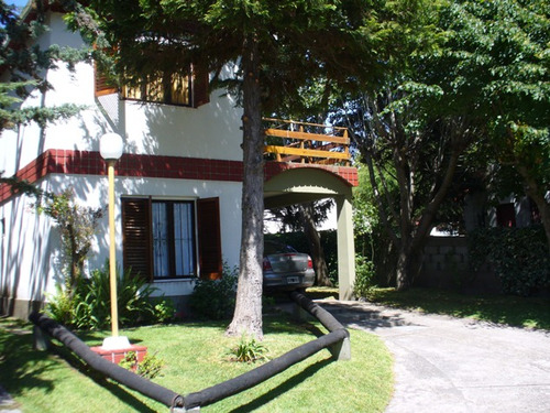 Alquiler Casa 3 Amb - Cochera/parrilla/jardin - Av 4 Y 136