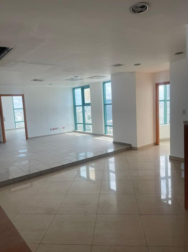 Imagen 5 de 8 de Local Comercial En Alquiler En Piantini