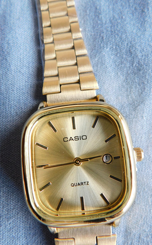 Casio Peq 26 Mm Relógio Mov't 3298 Made In Japan Leia S/ Uso Dourado Dourado Dourado (Usado)