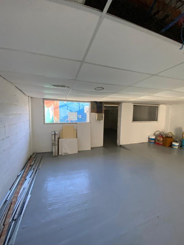 Salon Comercial - Villa Mitre - 200 Mts
