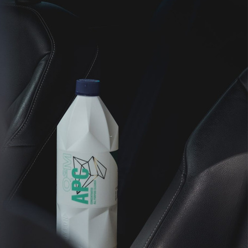 Shampoo para Vehículo Gyeon Apc Limpiador Multiproposito Liquido en Botella con Aroma Neutro 1000 ml