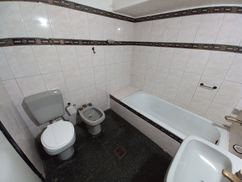 Casa Sobre 2 Lotes - Sobre Calle Principal A Mts. Av. San Ma