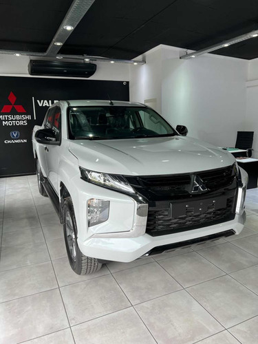 Imagen 11 de 25 de Mitsubishi L200 2023 2.4 Di-d High Power 181cv Cuero