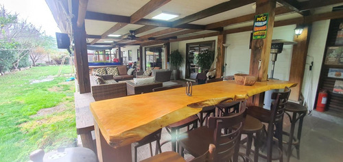 Se Vende Casa De 1 Piso. 3d, 3b + Servicio Y Quincho