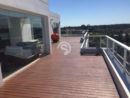 Penthouse En Playa Brava En Alquiler- Ref: 3262