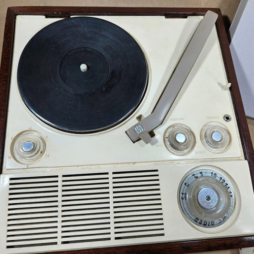 Rádio Vitrola Telestero Falta Agulha Sem Garantias Funcionar (Usado)