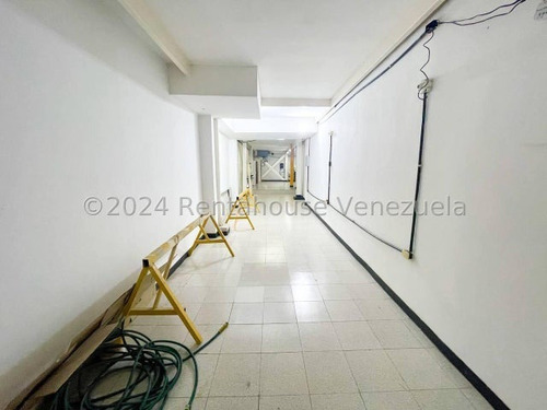 Casa Comercial En Alquiler Chuao Mls #24-21398 Bm
