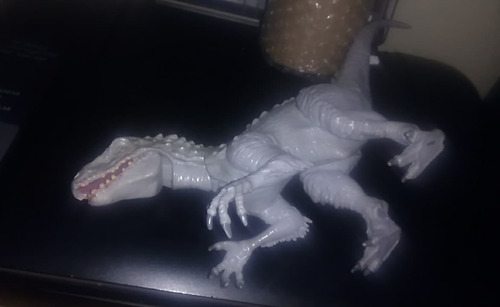 2015 Hasbro Jw Indominus Battle Damage Chomping 28 Cm (Usado)