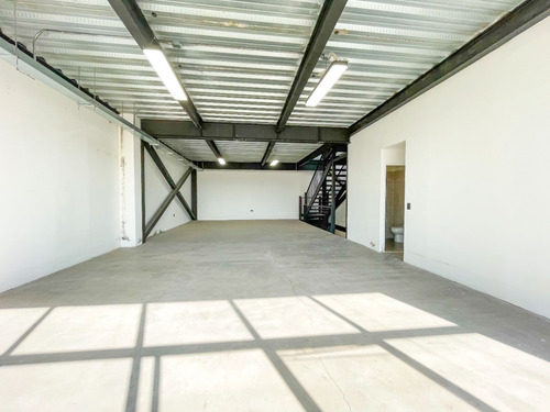 Edificio Industrial Con Bodegas Oficinas Y Terraza