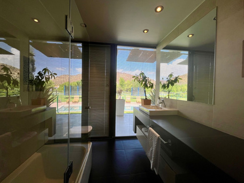 Venta Casa Moderna, Con Orilla Laguna Privada
