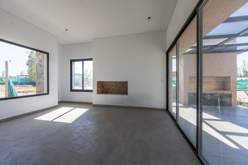 Casa A Estrenar En Barrio Privado La Luisa Lujan