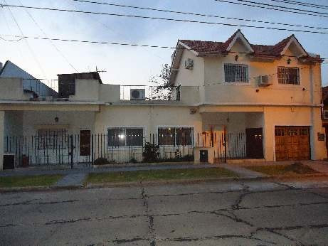 Imagen 2 de 14 de Casa Con Departamento En Venta En Ituzaingo Norte