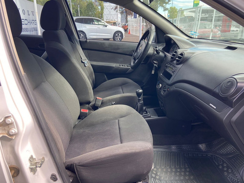 Imagen 10 de 14 de Chevrolet Aveo 2017 1.6 Lt Mt