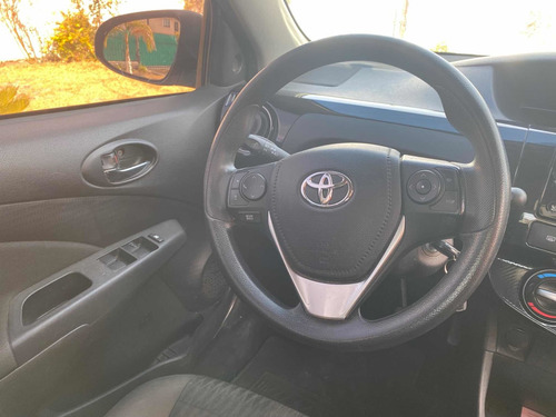 Imagen 11 de 16 de Toyota Etios 2017 1.5 Xs