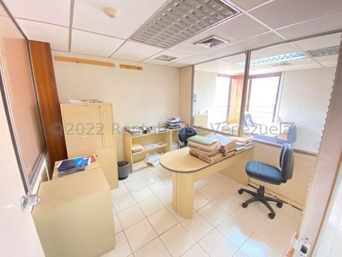 Imagen 12 de 14 de Oficina En Venta La Urbina 22-23776 Renta House Los Samanes