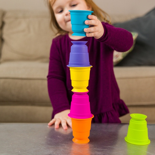 Juguete de Vasos Apilables con Succión Para Bebé Fat Brain Toys Suction Kupz Multicolor 12m+
