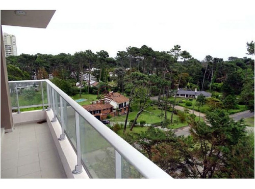 Imagen 1 de 30 de Lindisimo Edificio Ubicado A Pocas Cuadras Del Mar - Punta Del Este Roosevelt