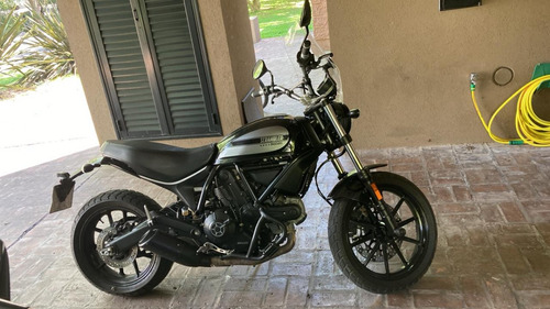 Ducati Scrambler Sixty2 400 - Negra La Mas Linda