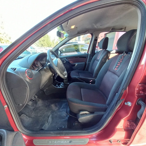 Imagen 4 de 10 de Renault Sandero Stepway Confort 1.6 2014