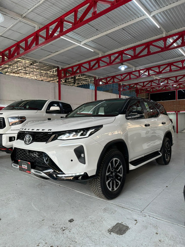 Toyota Fortuner Legender