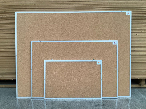 Imagen 4 de 5 de Pizarrón De Corcho De 40x60 Cm Incluye Chinchetas