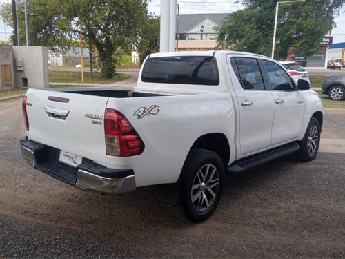 Imagen 3 de 5 de Toyota Hilux 2.8 Cd Srx 177cv 4x4 At 2017