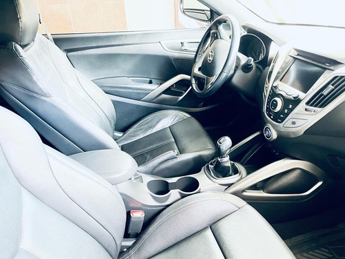 Imagen 8 de 8 de Hyundai Veloster Emotion