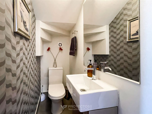 Casa En Arriendo De 5 Dorm. En Colina