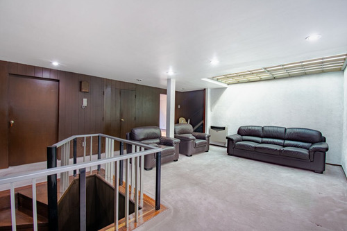 Jardines Del Pedregal, Casa En Tranquila Calle Cerrada Con Amplios Espacios