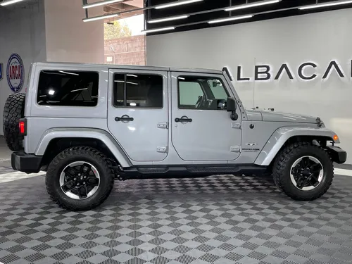 Jeep Wrangler 3.8 V6 Unlimited Sahara JK 4x4 At