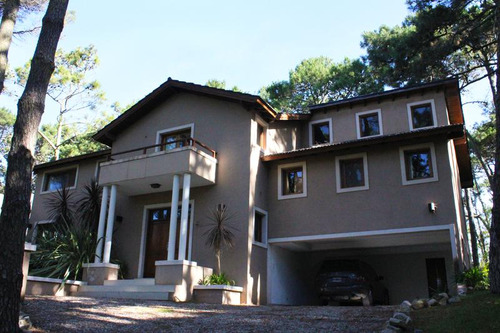 Hermosa Casa En Cariló-terreno De 1500m2