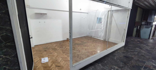 Alquiler De Local En Galería Uruguay Muy Bien Ubicado 18 De Julio Esquina Rio Branco