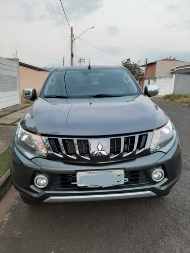 L200 Triton Hpe 2.4 (4x4) - 2019 - Extremamente Nova !!!