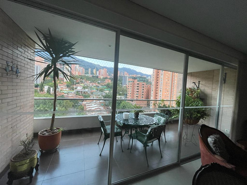 Apartamento Amoblado En Arriendo Poblado Sector Loma De Los Parra