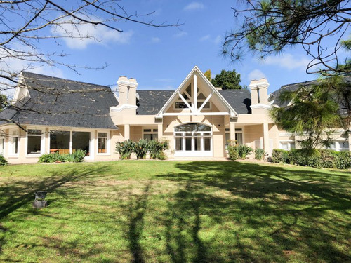 Venta De Imponente Propiedad De Categoría, Saint Thomas Sur