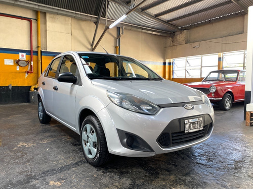 Imagen 3 de 24 de Ford Fiesta Max 1.6l Edge Plus 2013