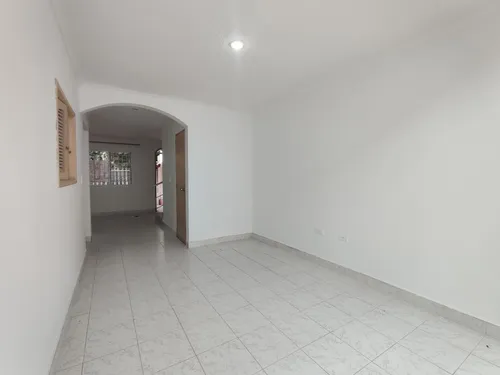 Casa En Arriendo En Avenida Libertadores. Cod A27264