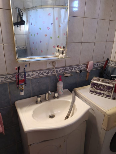 Local Comercial Con Departamento De 3 Ambientes En Avenida Paso Y Salta