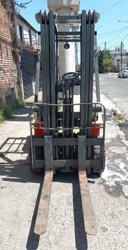Autoelevador Clarck Nissan 1.5 Tn 2002